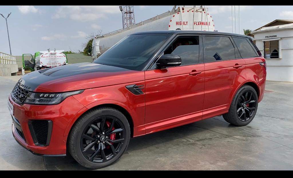 Land Rover Range Rover Sport SVR angle 4